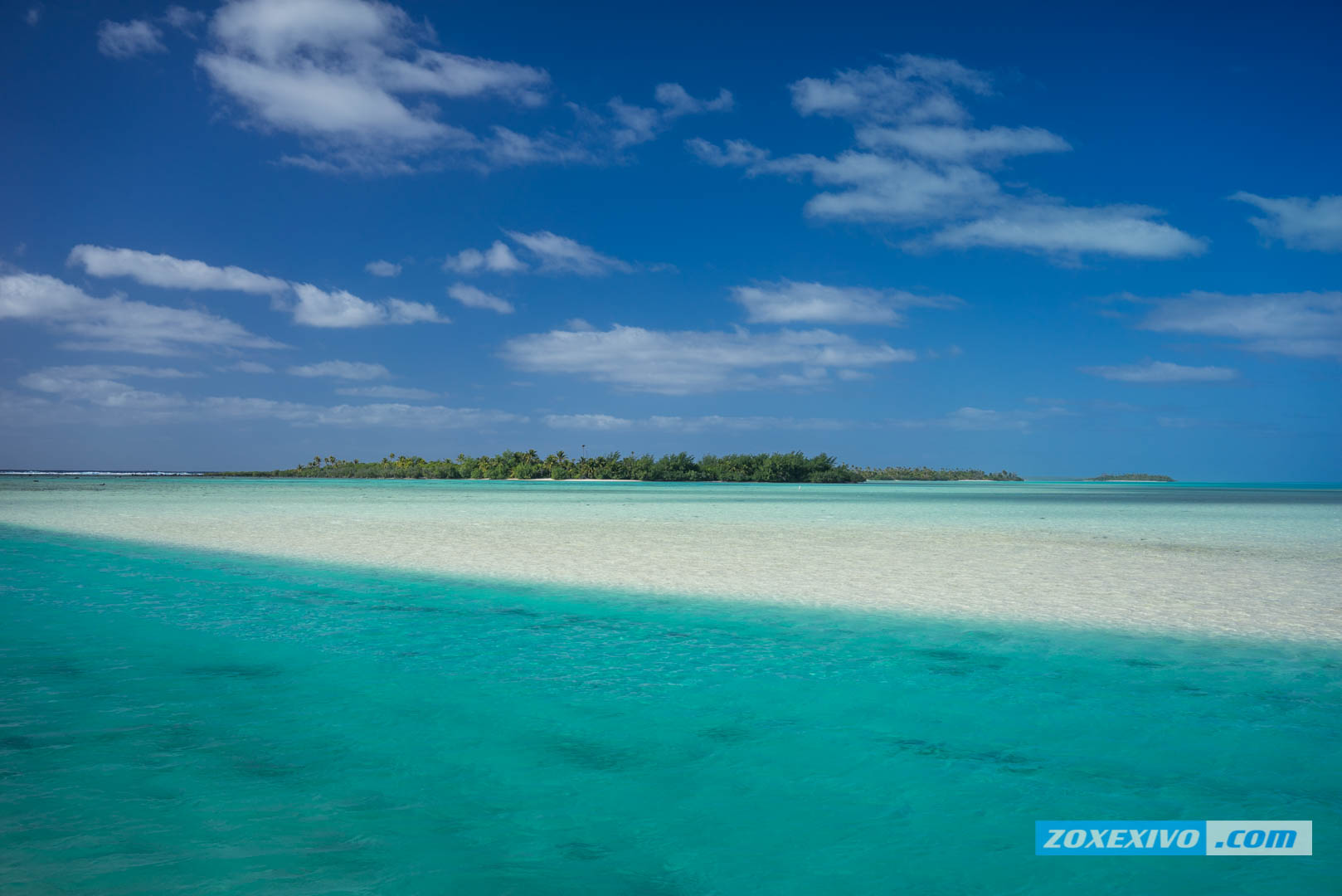 Aerial View of Aitutaki Island, Cook Islands загрузить